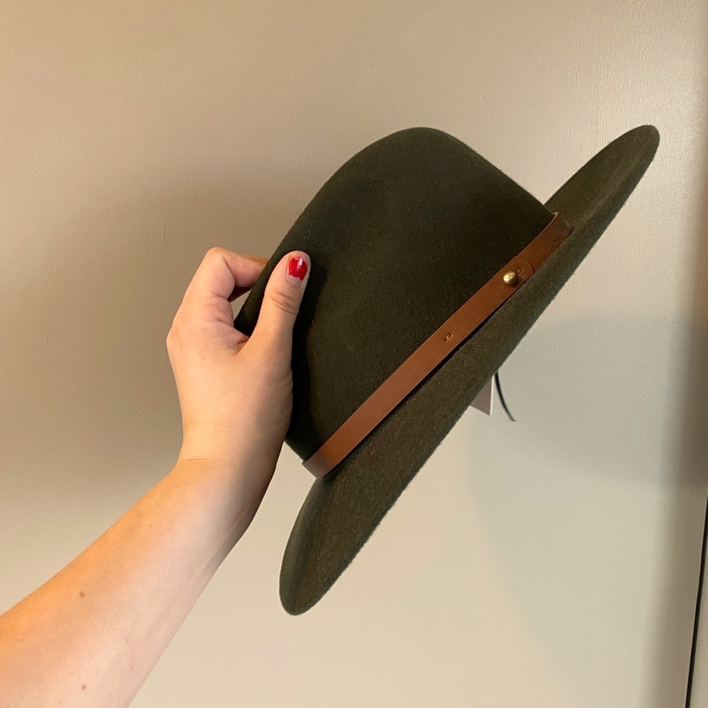 Wide brimmed hat